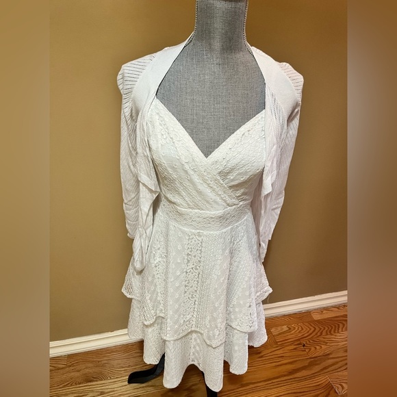 Le Chateau Dress - Picture 3 of 11